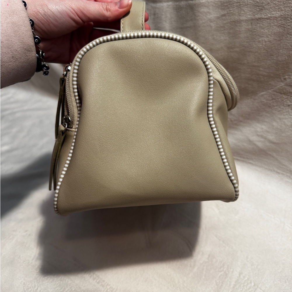 Tender Love + Carry Makeup Bag - Picture 5 of 16